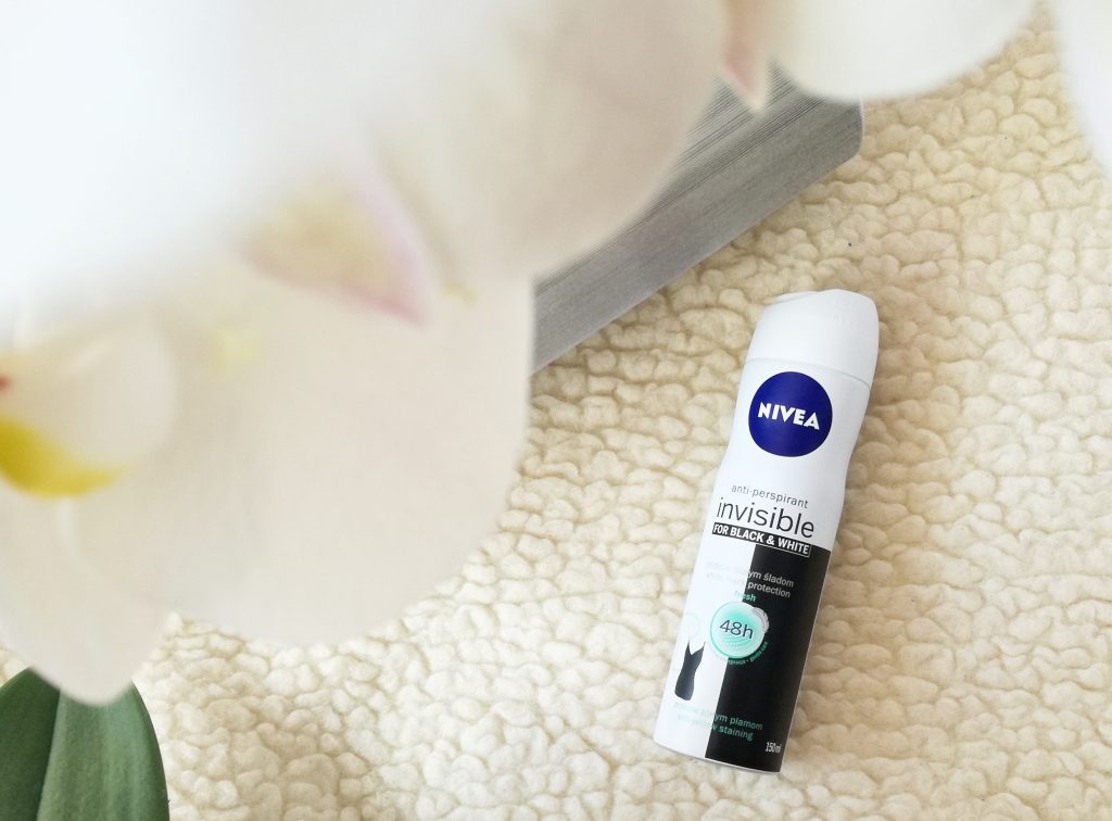ochrona-bez-niespodzianek-antyperspirant-nivea-invisible-fresh